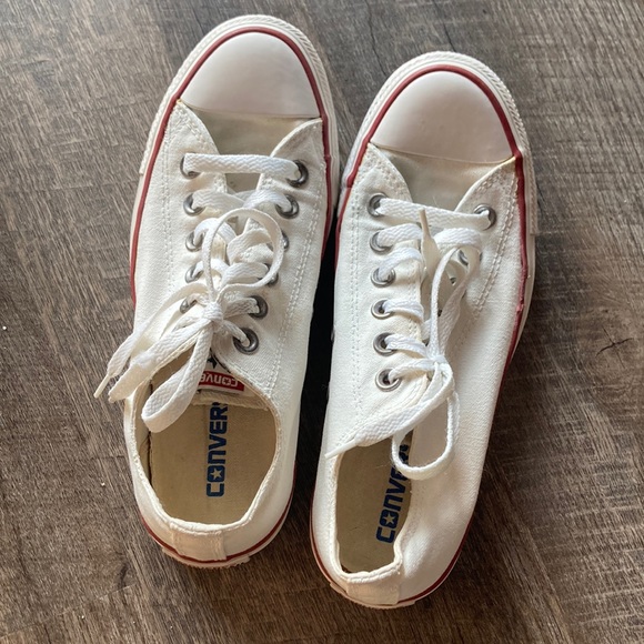 Converse Shoes - Converse NWOT shoes 🤍